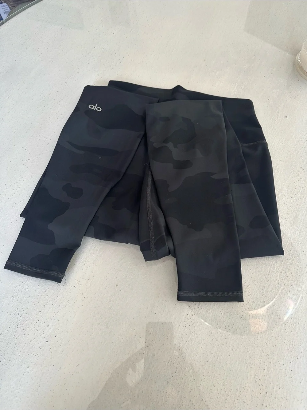 ALO Yoga High-Waist Camo Vapor Leggings — Black